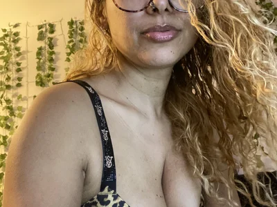 Lickablemiami Female Latinmilfs Free Webcam Strip