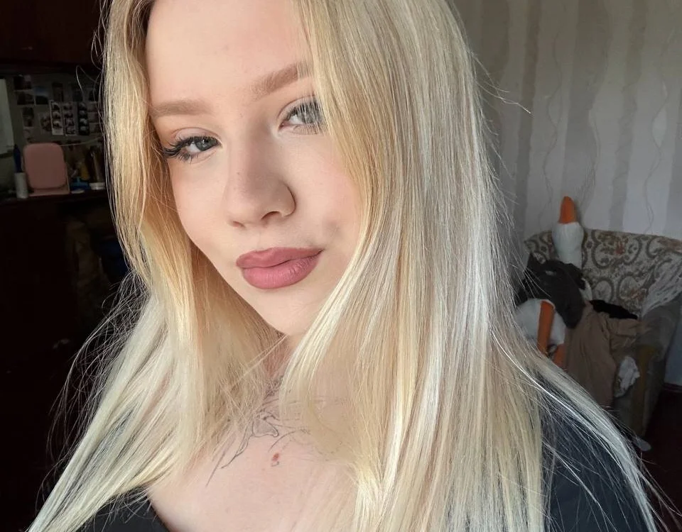 Offline XXX chat modela IssyTeen