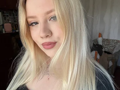 IssyTeen Female Longhair Sex Cam