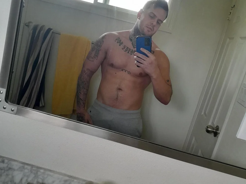 ThickWhiteCock777's Offline XXX Chat
