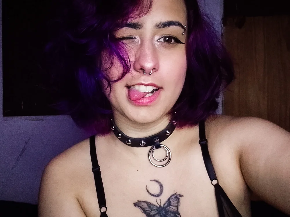 Charry_lotte's Offline Chat Room