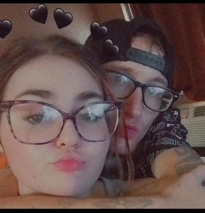 Kinkcouple402 Offline XXX Chat