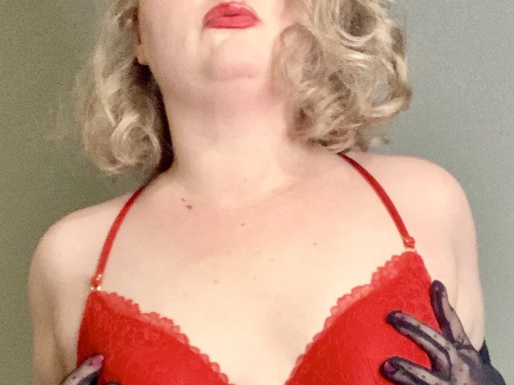 CurvyRetroKitty's Offline XXX Chat