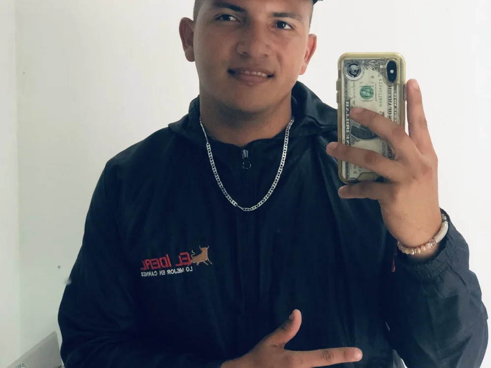 elloco26-'s Offline Chat Room
