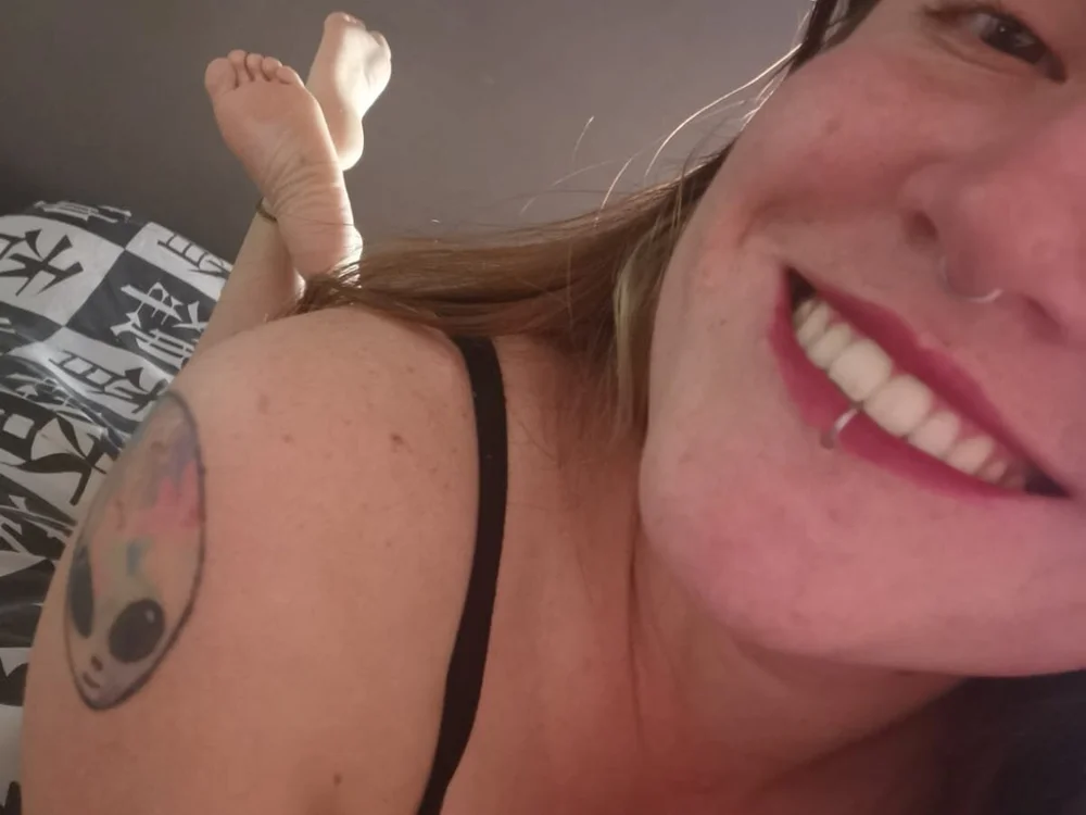 SammanthaFeet's Offline Chat Room