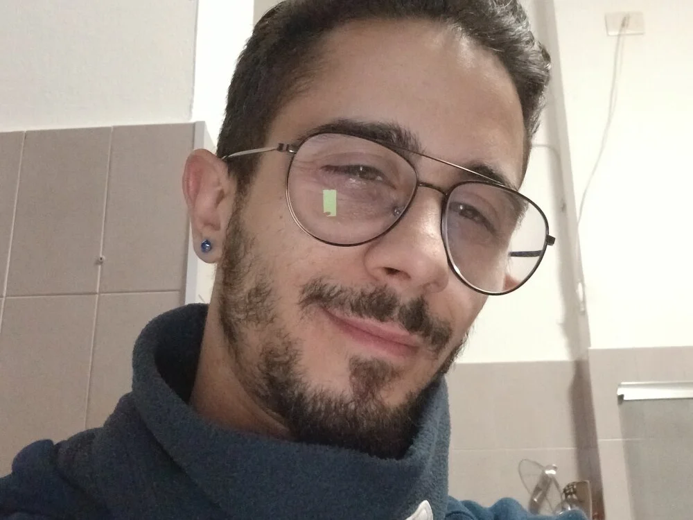 Provami93 離線 XXX 聊天