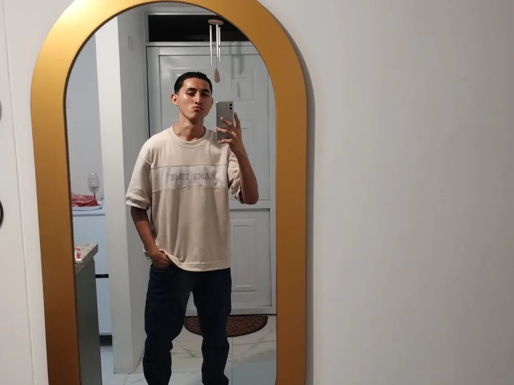 TonnyParedes23c's Offline XXX Chat
