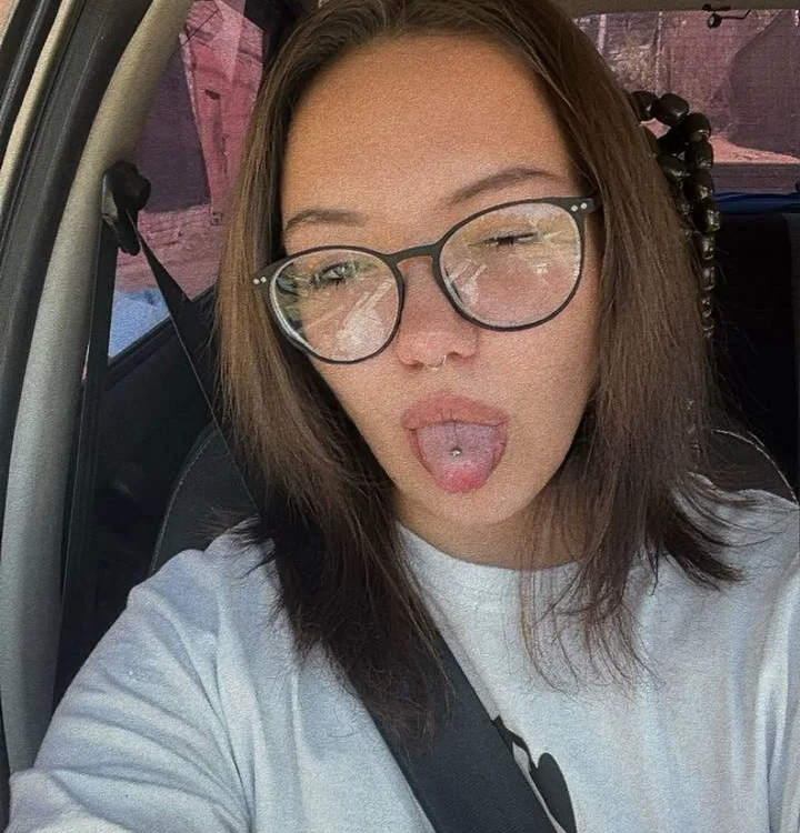 KerriMcbreen 離線 XXX 聊天