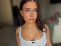 JoycelynUrion's Live XXX Chat