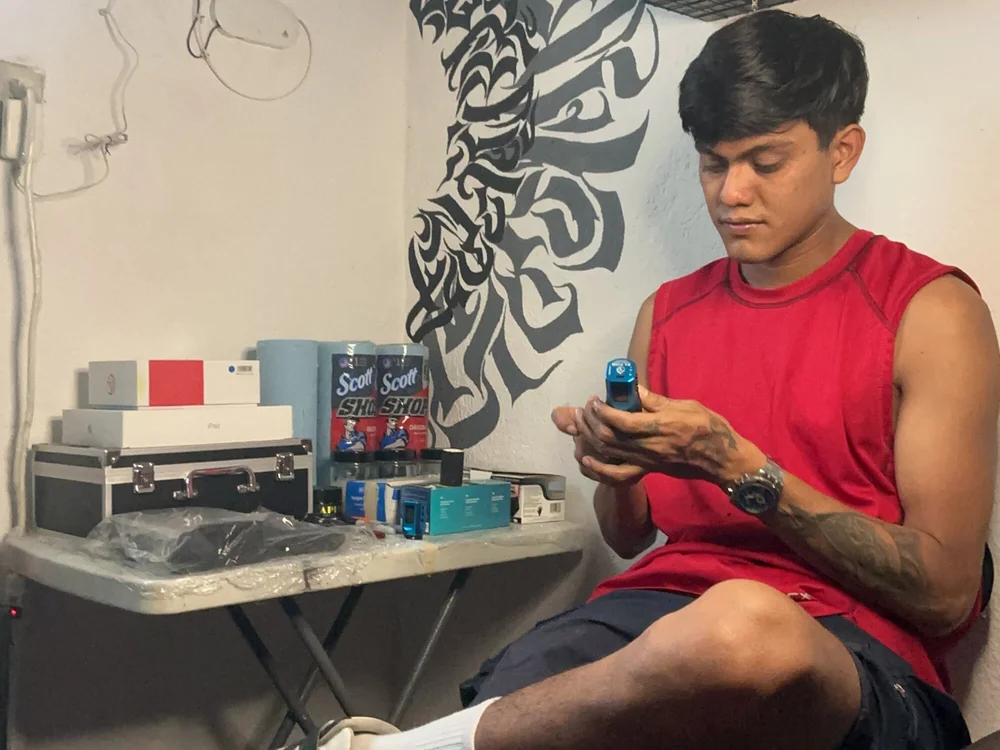Bbmakanaman's Offline Chat Room