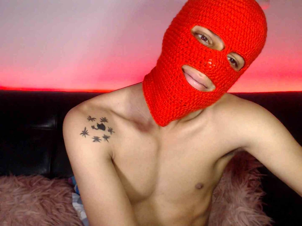 Negrito_Kush's Offline Chat Room