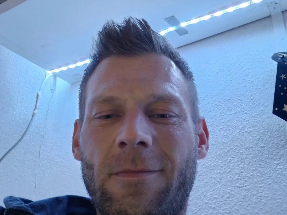 mikeomnia's Offline XXX Chat