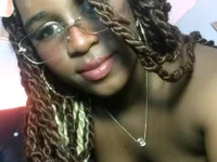 Bella_Roussee's Offline Chat Room