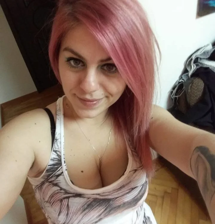 PlayfulSamira's Offline Chat Room