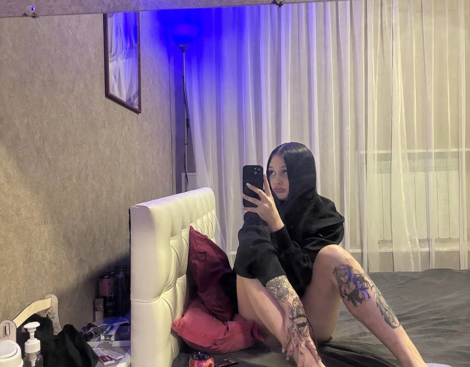 EmilyLimis' Offline Chat Room