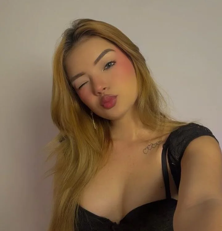 ariana_x1_