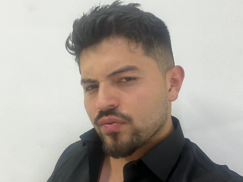 Offline XXX chat modela Masked_Kratos