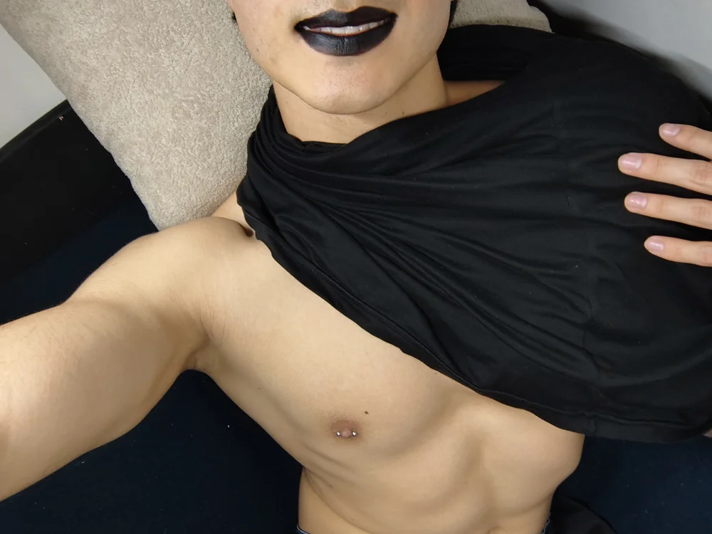 Offline XXX chat MoonKissedBoy