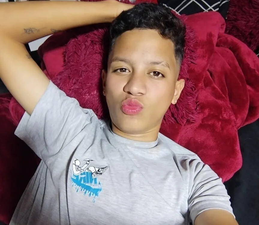 camilo_hott3 Offline XXX Chat