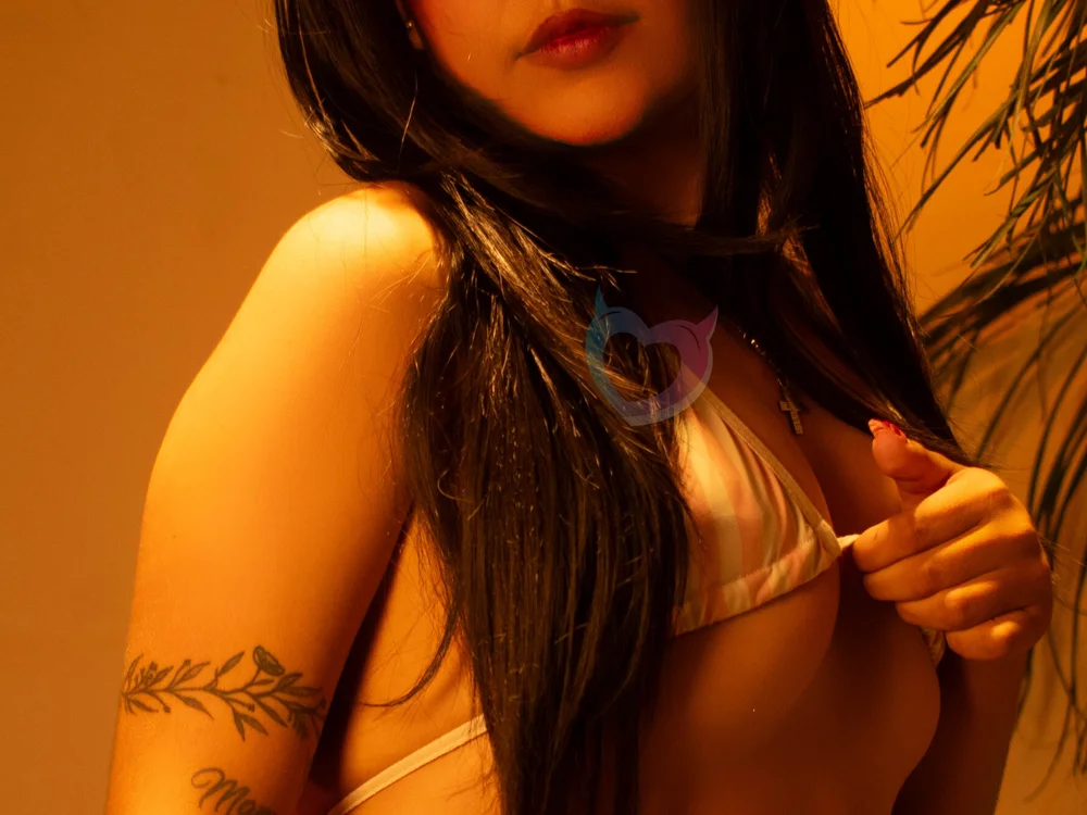 PetiteSalome's Offline XXX Chat