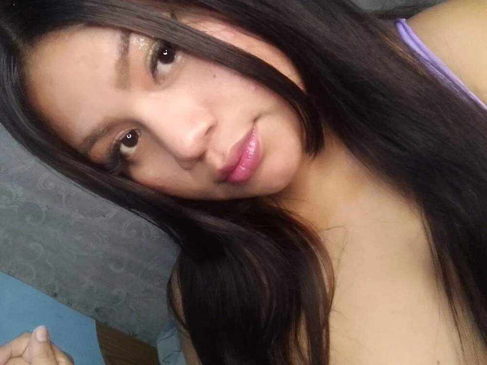 Candy_chloee's Offline XXX Chat