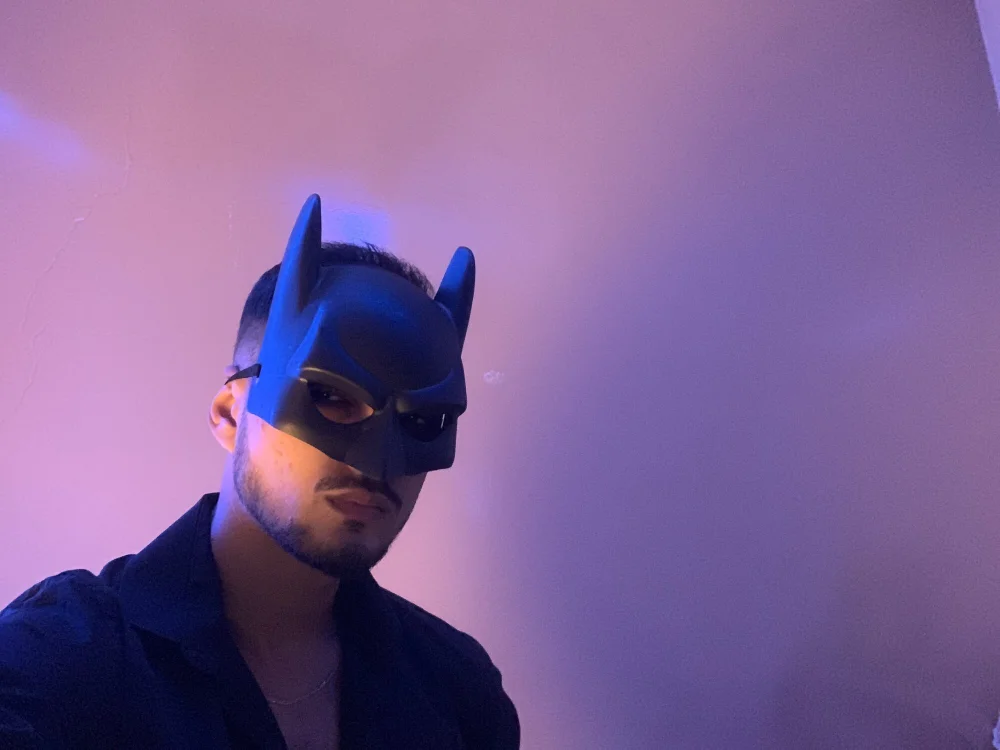 BatmanHeree's Offline Chat Room