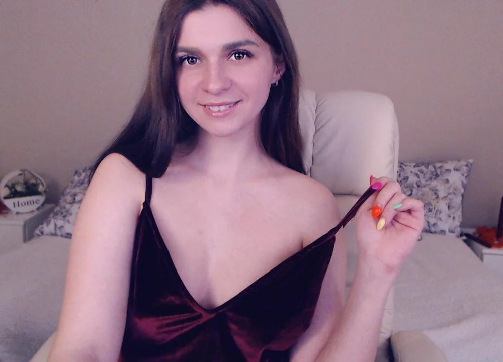 Sandra_Hot_'s Offline Chat Room