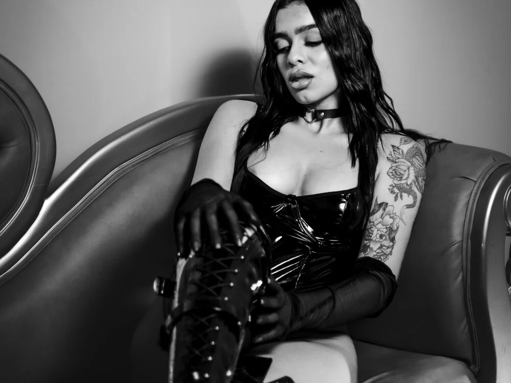 Foxy_Assh_ Adlı Modelin Çevrimdışı XXX Sohbeti