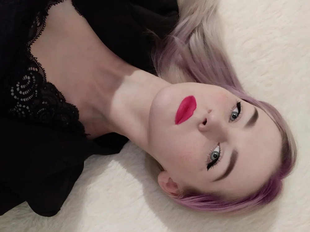 helena_queen's Offline XXX Chat