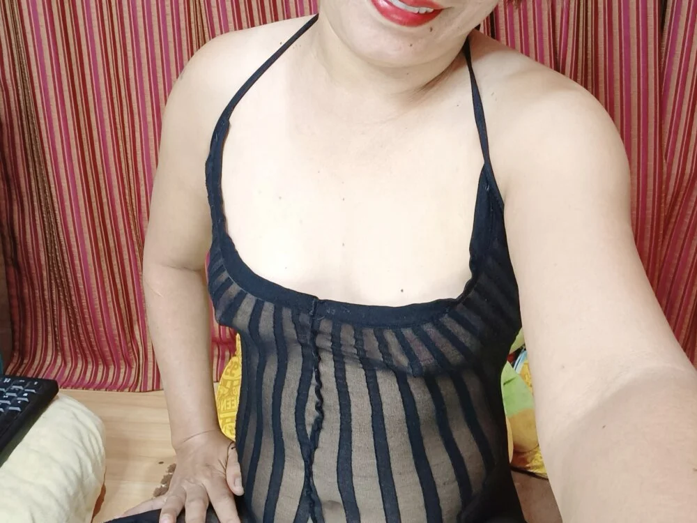 HotHornyClit4U Offline XXX-chat