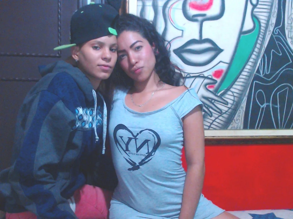 dirtylesbianduo's Offline XXX Chat