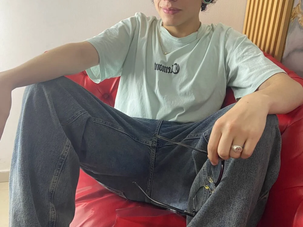 Erion_Rousex Offline XXX-chat