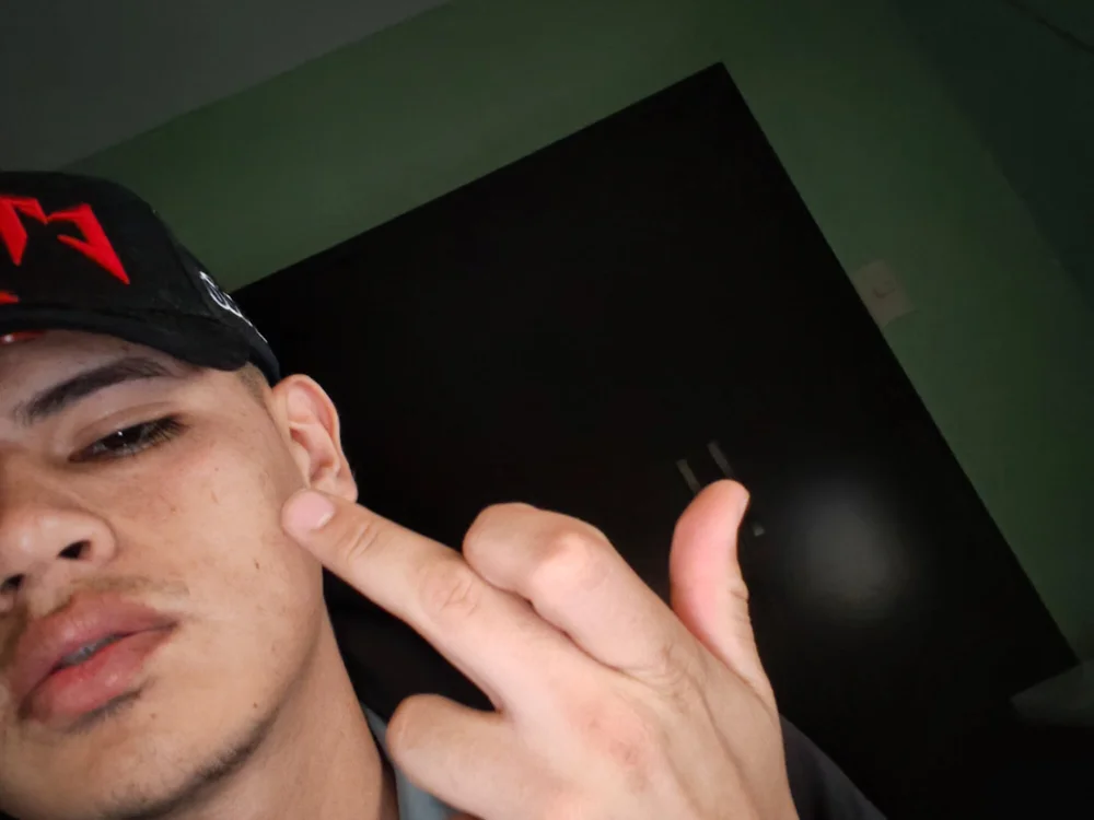 Ell07hdz's Offline Chat Room