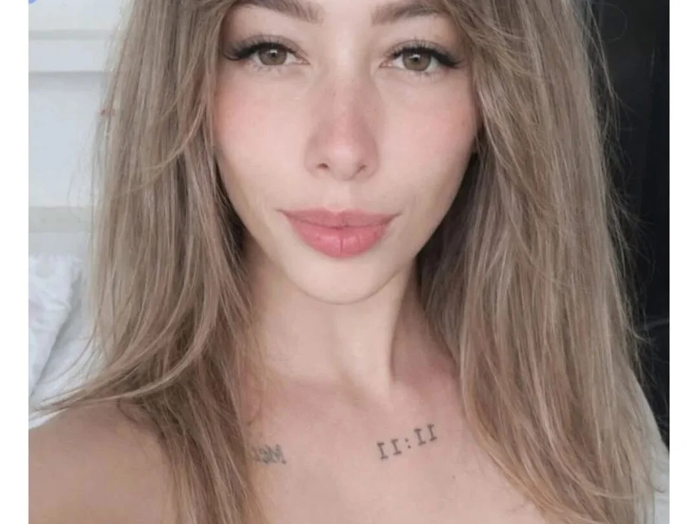 XXX chat uživo modela roxyrougee