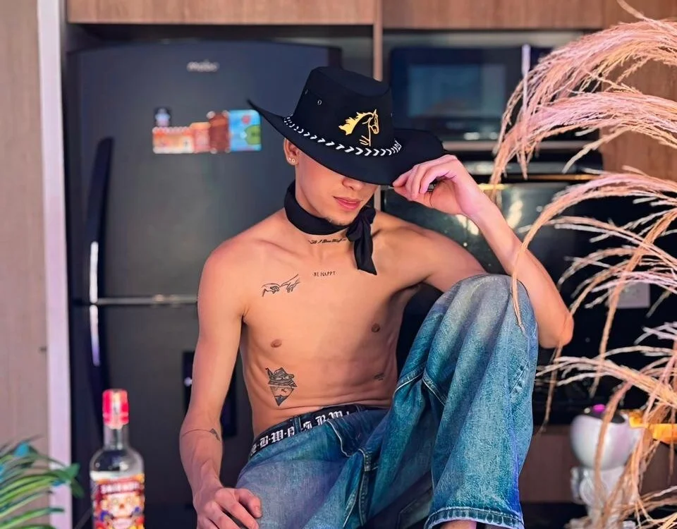 LennerCollins_n Offline XXX chat