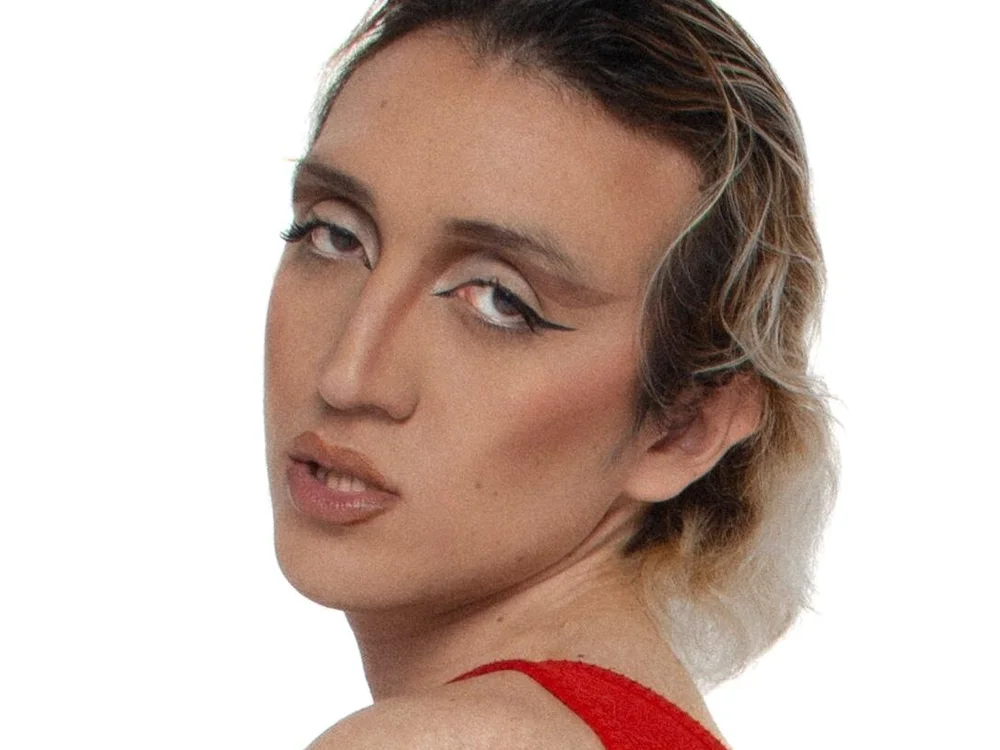 angela_film's Offline Chat Room