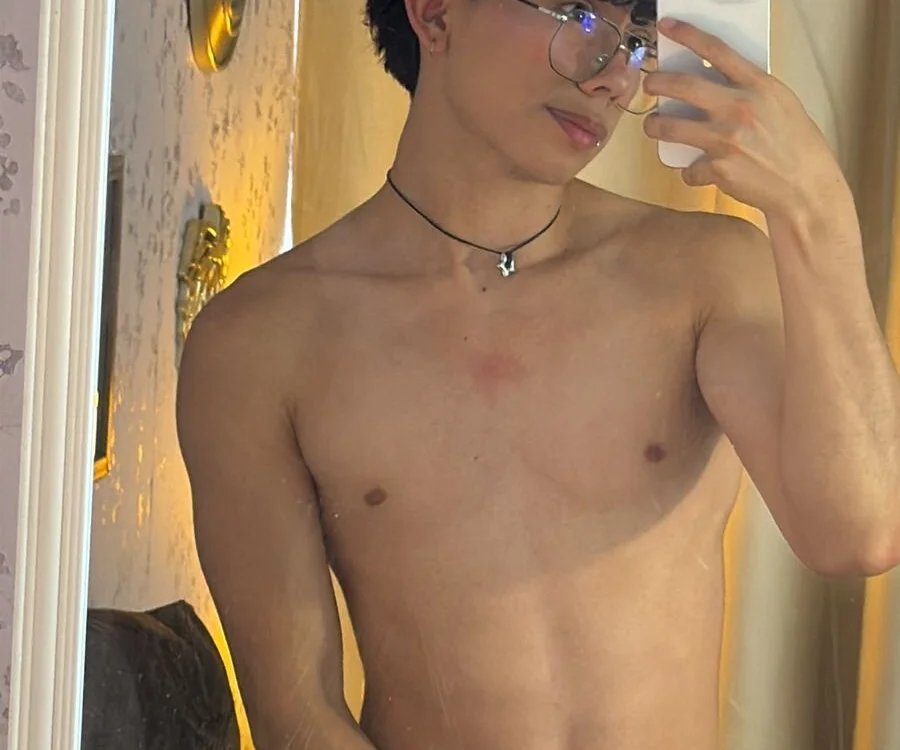 liam_twiink Adlı Modelin Çevrimdışı XXX Sohbeti