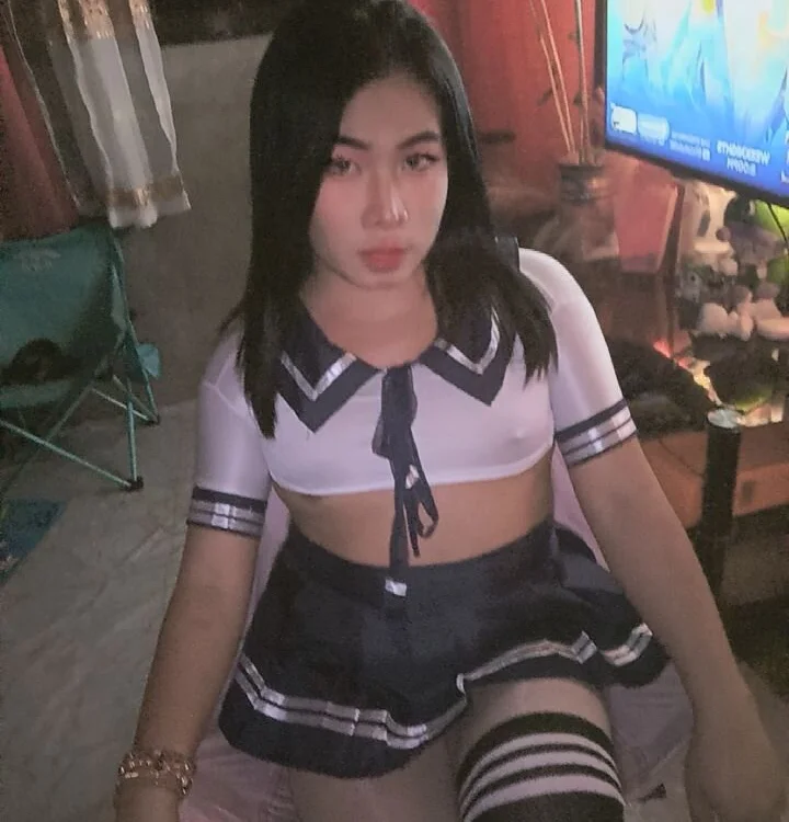 Roxanne_Smith23 離線 XXX 聊天