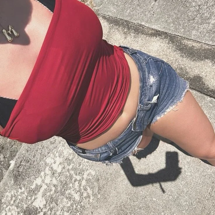 Layla_223's Offline XXX Chat