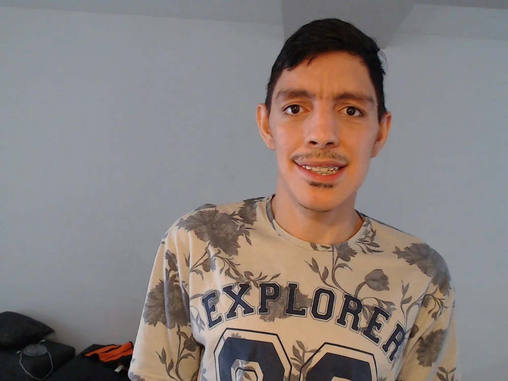 christophersextaurus' Offline Chat Room