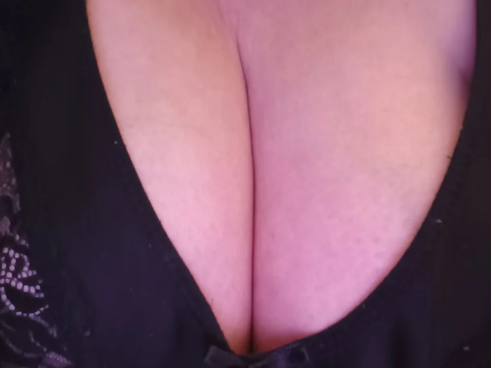 MeMyselfYou22 Offline XXX-chat