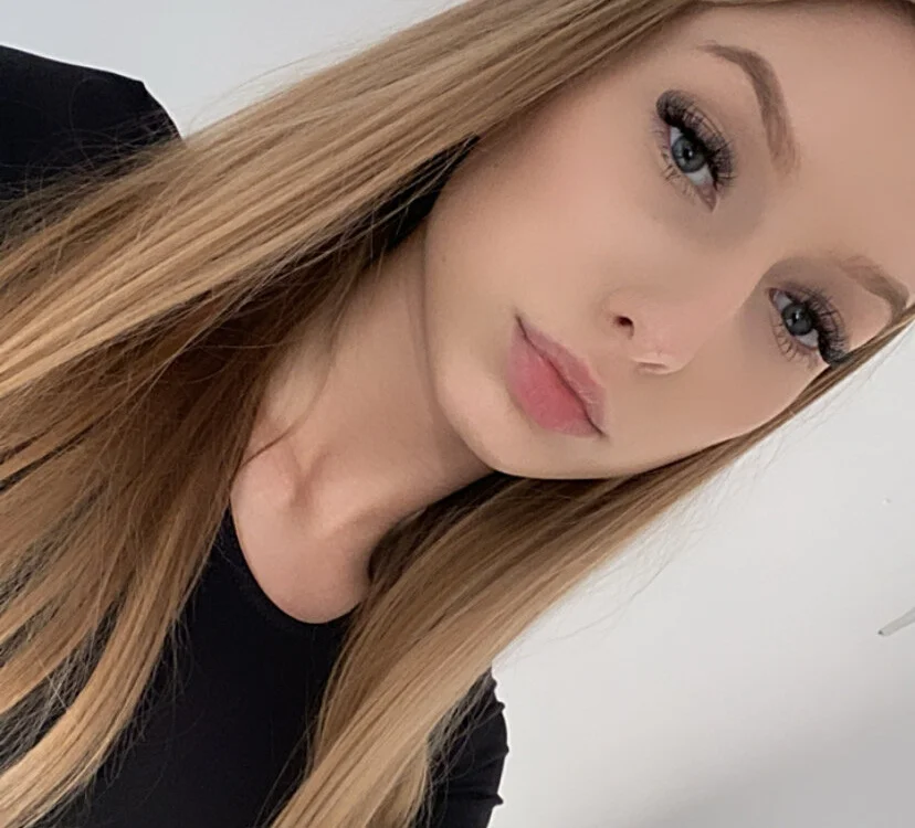 NicoleCarpintero's Offline Chat Room