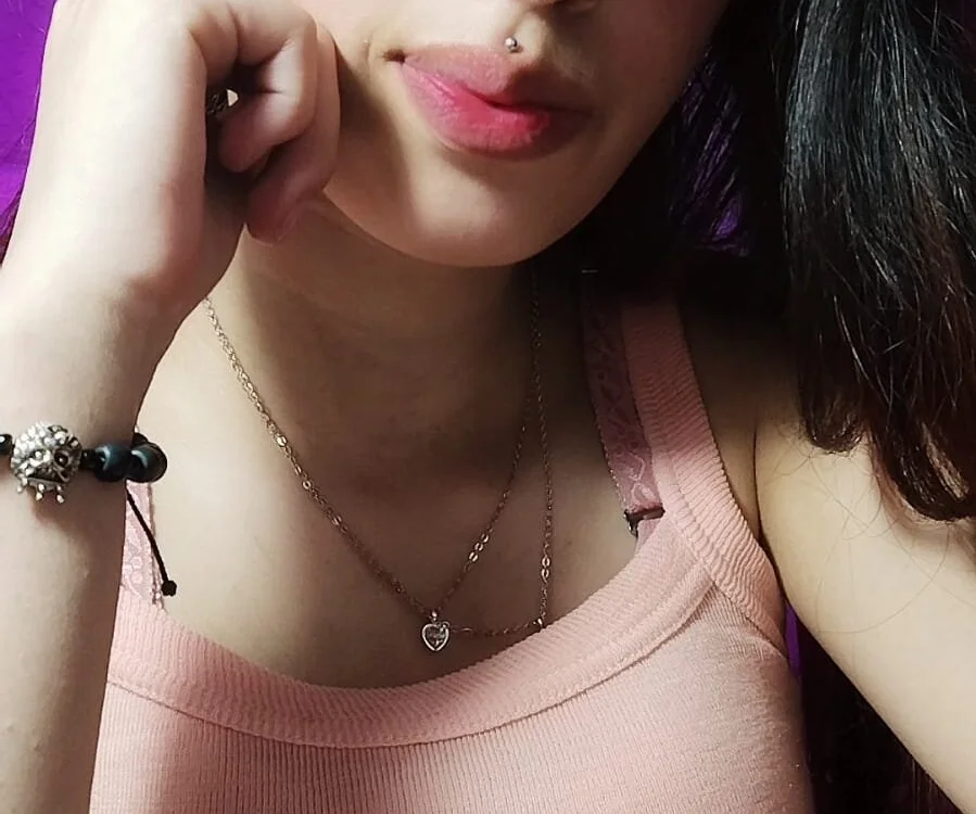 sex_rose_ Adlı Modelin Çevrimdışı XXX Sohbeti