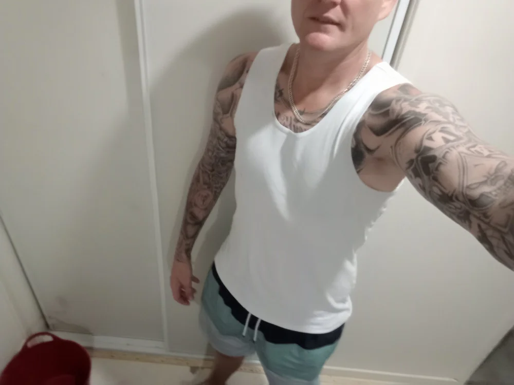 BennyinBrissy offline chatrum
