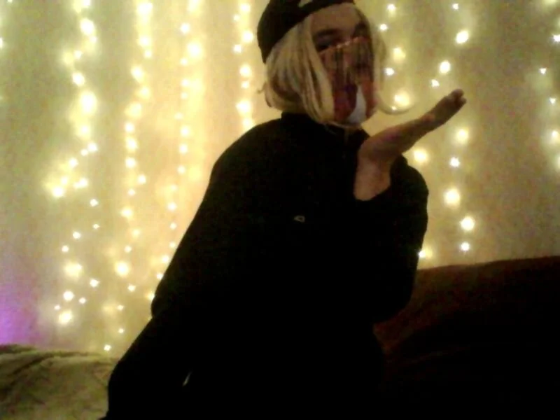 pink_maskn Offline XXX chat