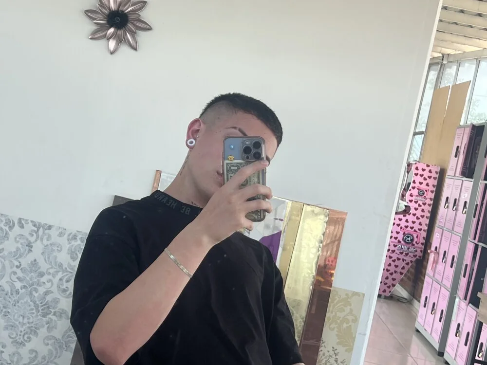 boyfox_tay Offline XXX-Chat