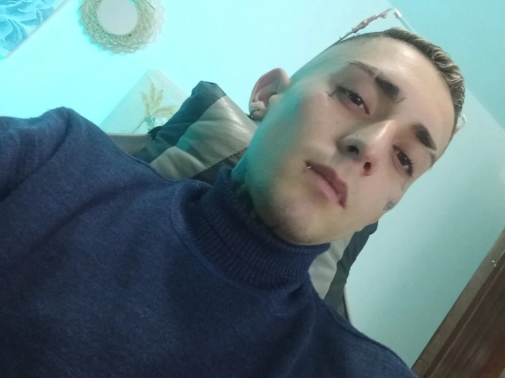 LucianMaster Offline XXX-Chat