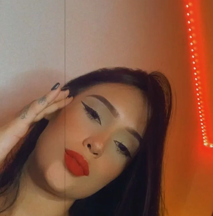 Offline chatovací místnost Lizziewalker_