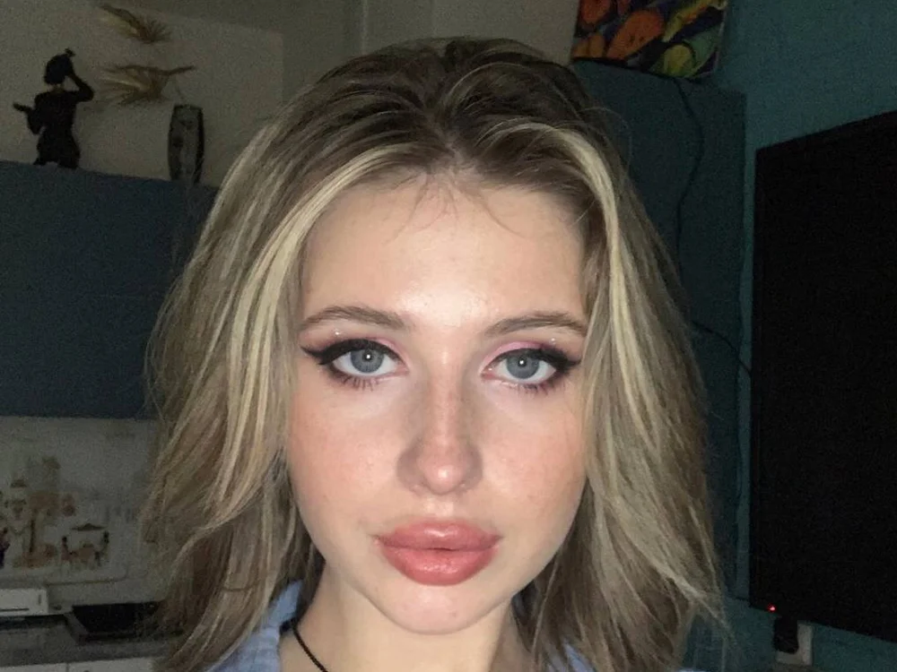 NicoleMilkis' Offline Chat Room