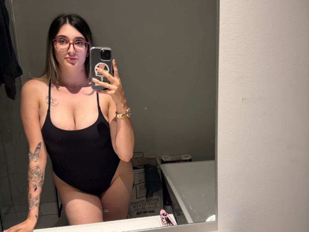 MissChampagne86's Offline XXX Chat